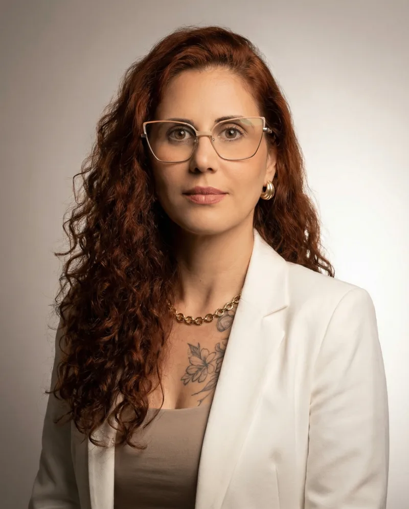 Loren Lorenço — Psicanalista especializada em individuação e vínculos para mulheres